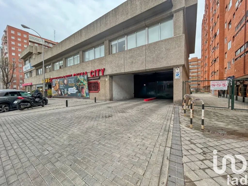 1-toaline parkimiskoht asukohas Madrid