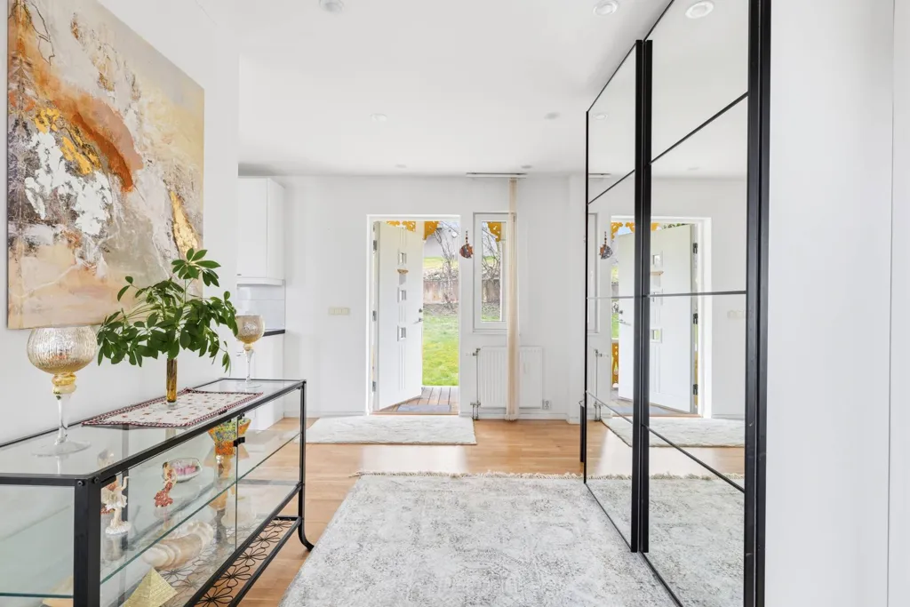 Esik - Two-Home Estate with Generous Outdoor Space in Jönköping