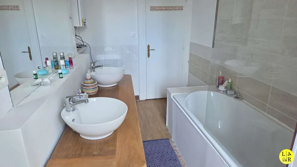 Vannitoad - Charming 3-Bed Apartment in Arras