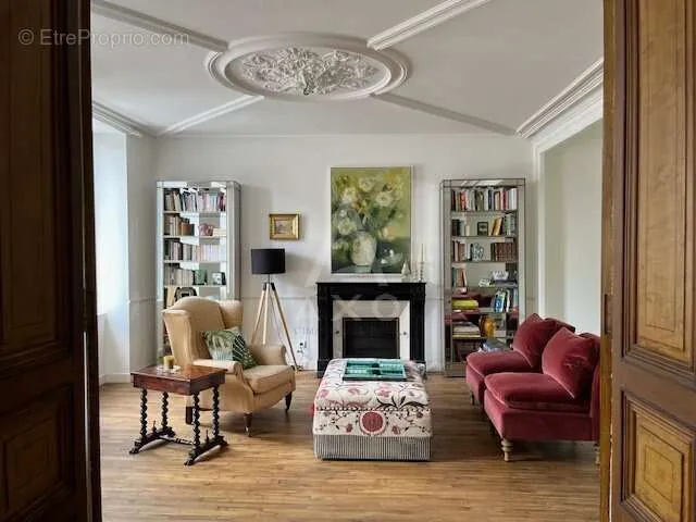 Séjour - Maison 7 pièces à Rouillac