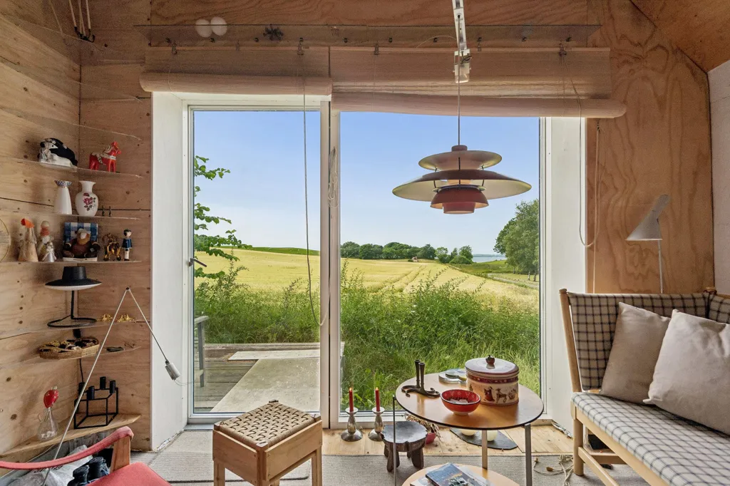 Elutuba - Historic Villa with Large Garden in Knebel