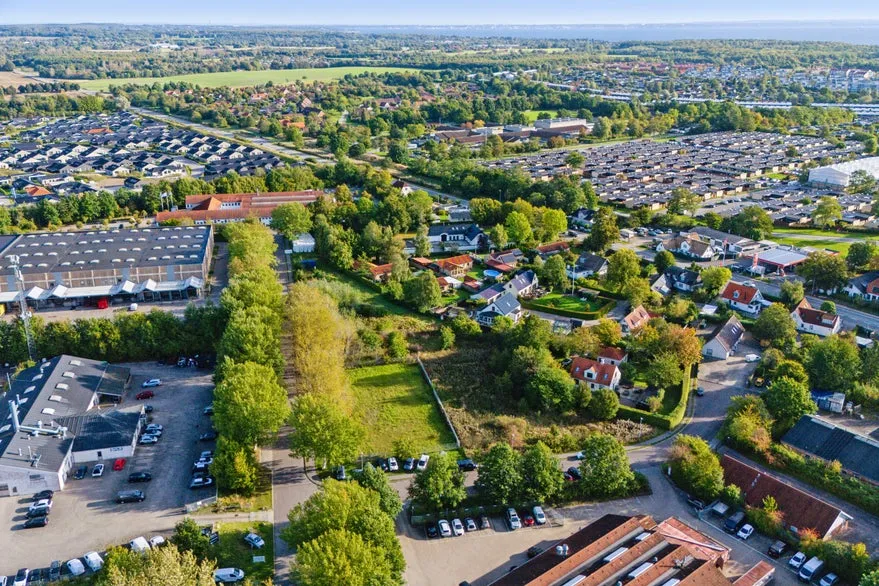 Õhuvaade - Commercial Plot with Transport Access in Nivå