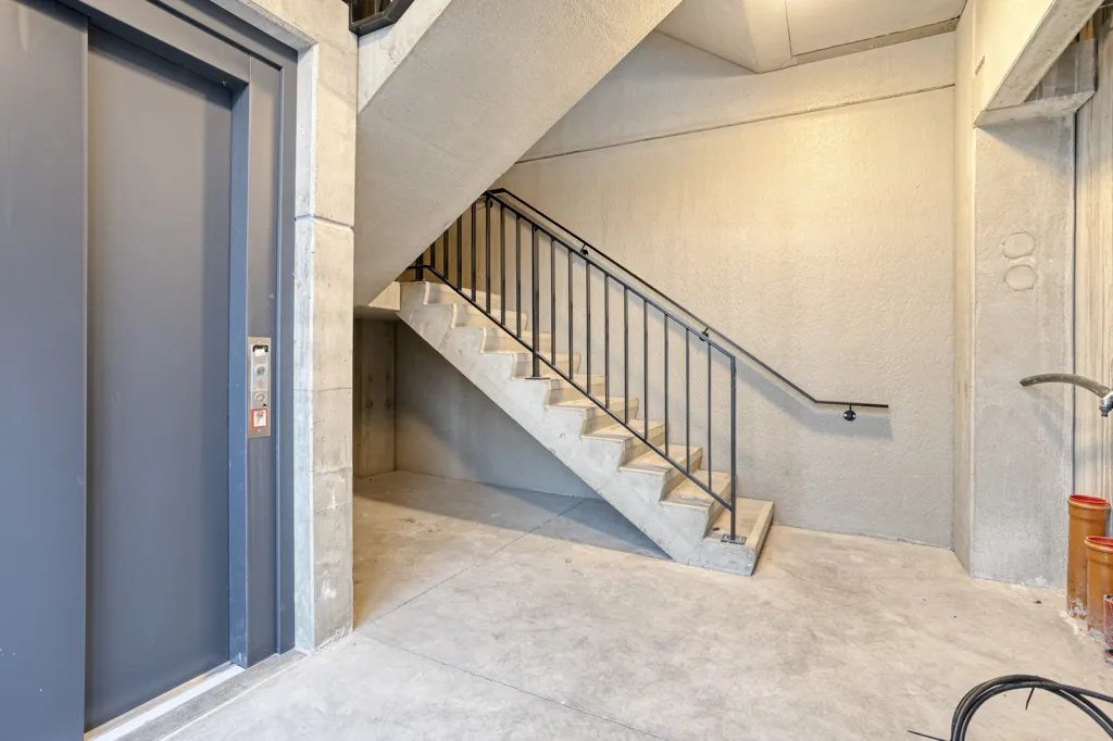 Garage - Nouveau Bâtiment de Bureau avec Beaucoup de Luminosité à Hooglede - Gits