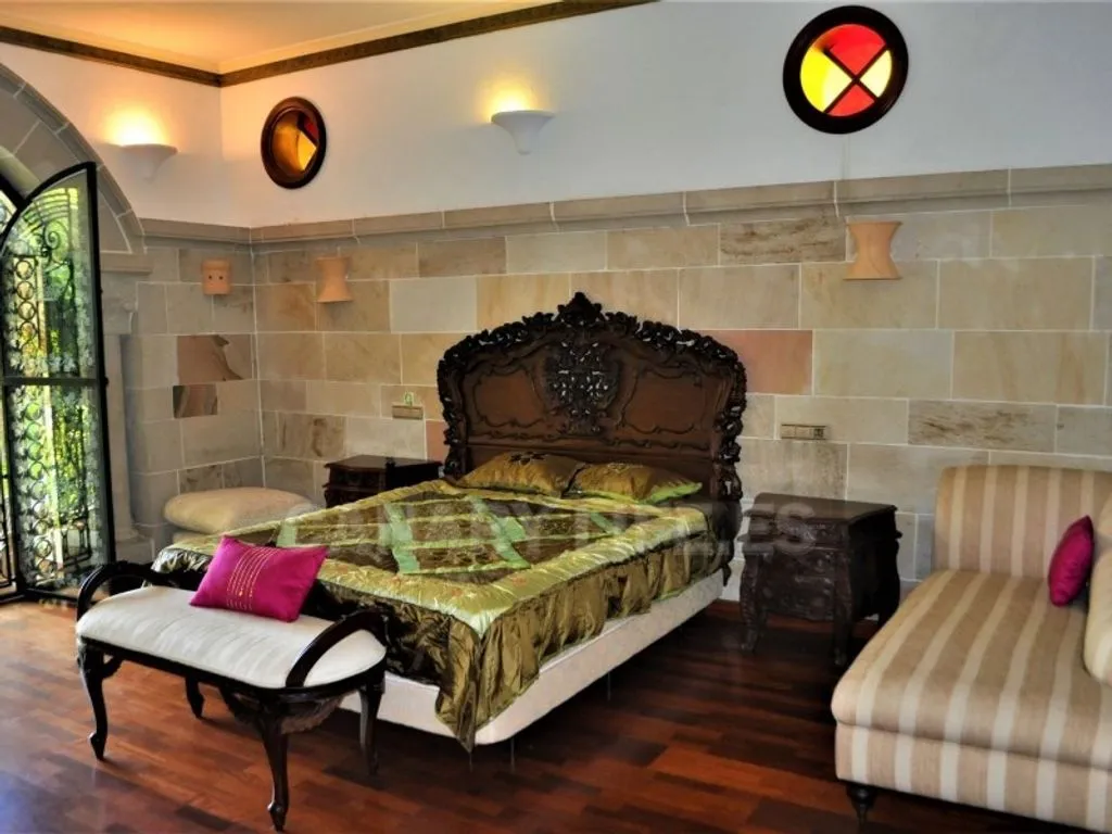 Chambres - Luxury Villa with Romanesque Features in San Bartolomé