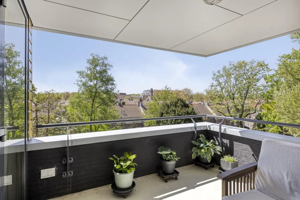 Balcony - Light-Filled Apartment with Balcony in Central Tilburg