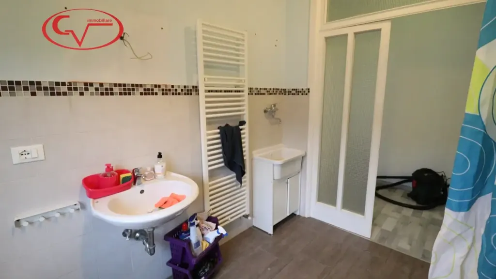Bathrooms - Bright Bilocale with Terrace in Montevarchi