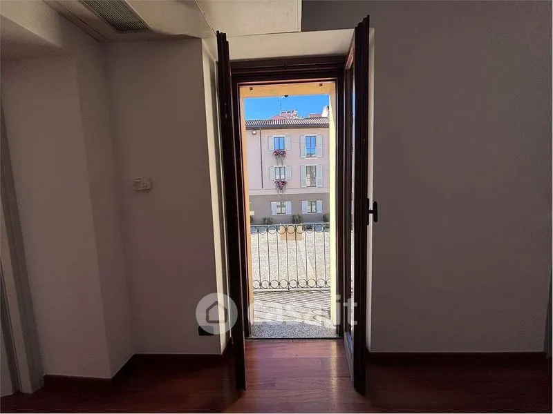 Pièces - Elegant Apartment with River View in Sesto Calende