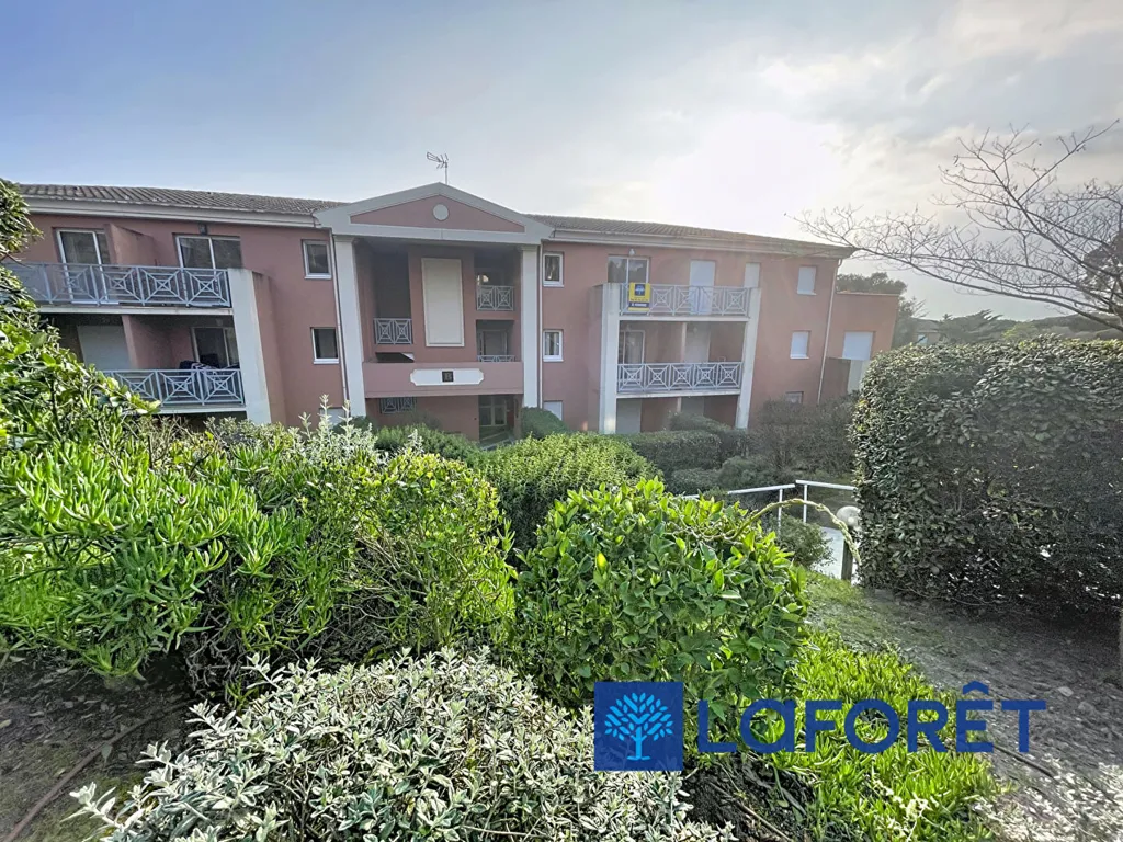 Välivaade - 2-Bedroom Apartment with Terrace in Saint-Raphaël