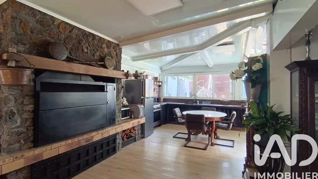 Séjour - Maison Traditionnelle avec Piscine à 10 min à Pied des Commodités