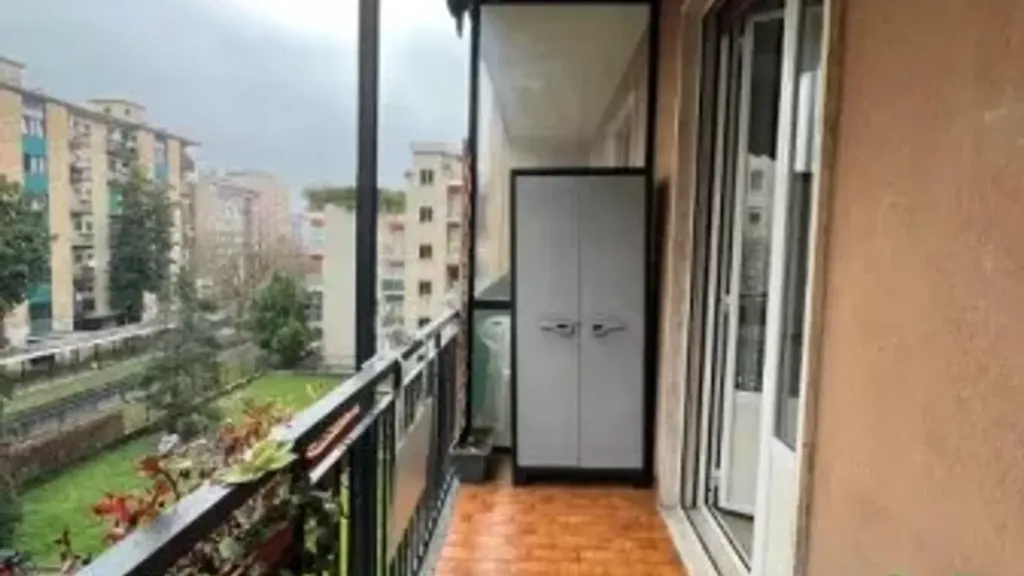 Rõdu - Rear-Facing Two-Bedroom Flat in Milan