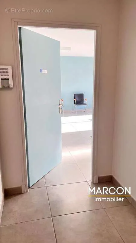 Esik - Professional Flat with Parking in Guéret