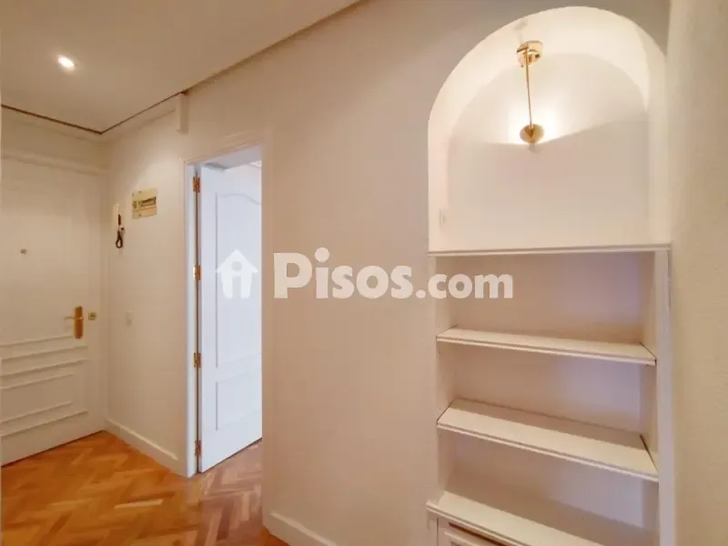 Ingresso - Apartment with Balcony in Chamberí, Madrid