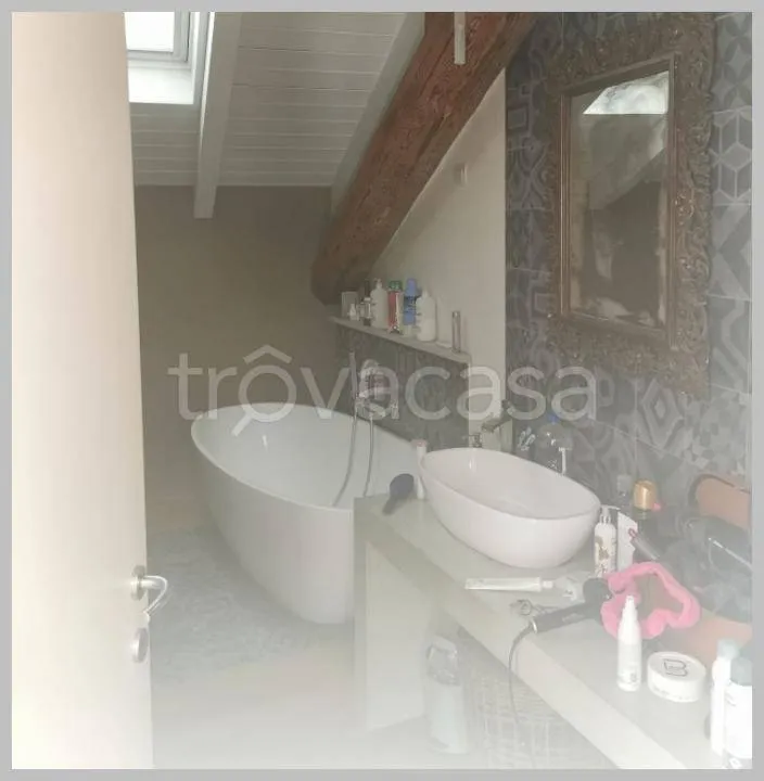 Bagni - Villa with Private Courtyard in Cureggio