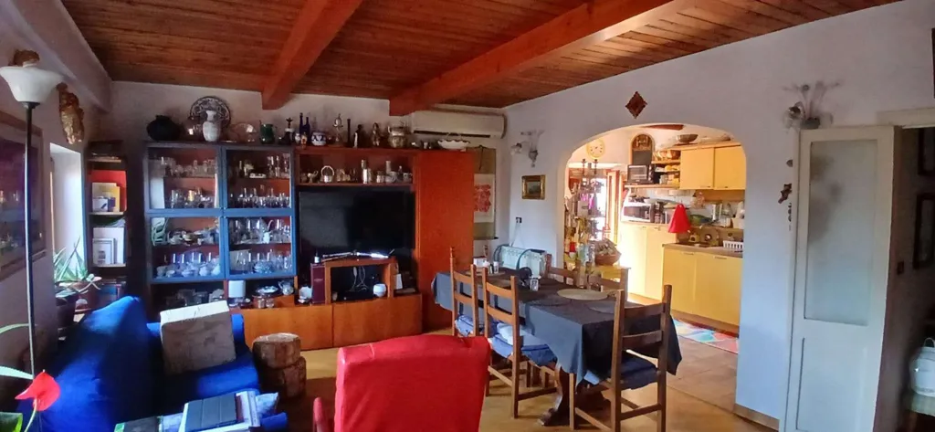 Rustic Trilocale with Balcony in Todi