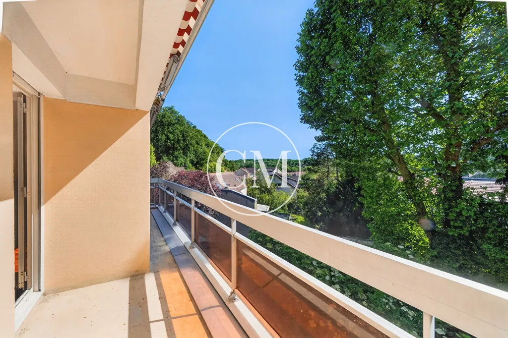 Balcon - Appartement Rénové avec Balcon à Buc