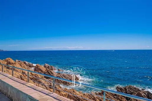 Terrasse - Villa Contemporaine avec Vue Mer à Saint-Raphaël