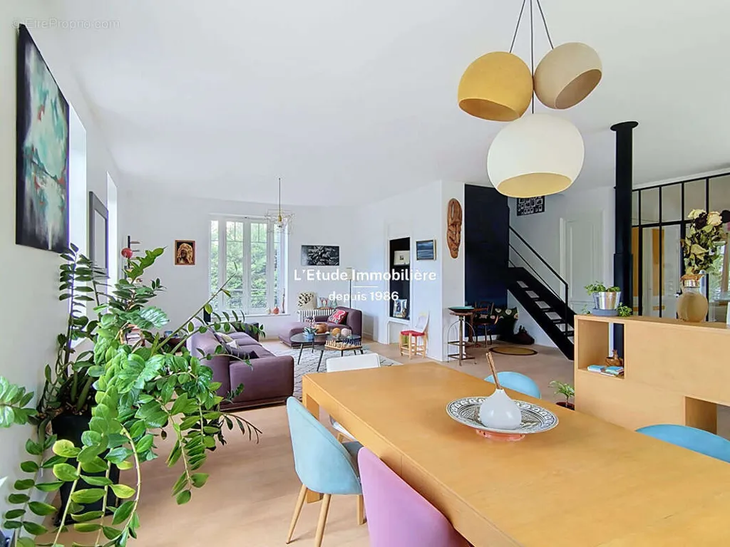 Salle à manger - Duplex de 7 Pièces avec Terrasse à Lyon 4ème