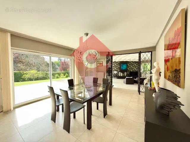 Dining Room - Penthouse with Pool in Crespières