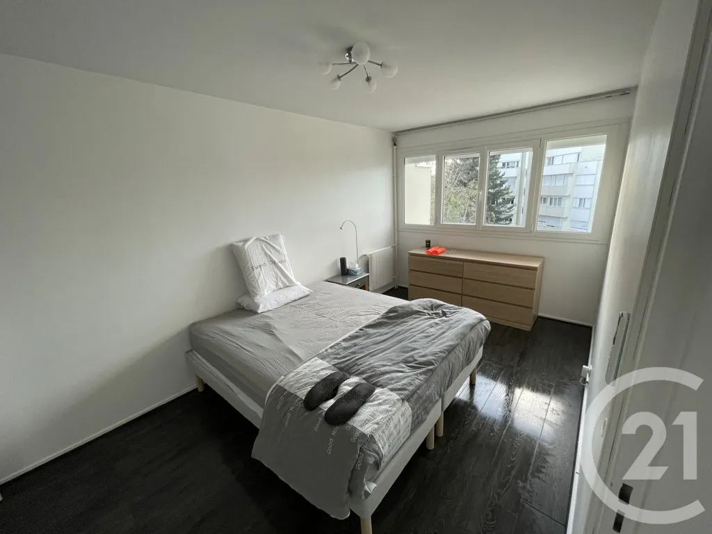 Chambres - Appartement 2 Pièces avec Balcon à Les Ulis