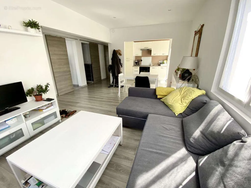 Wohnzimmer - T3 Apartment with Private Parking in Pessac