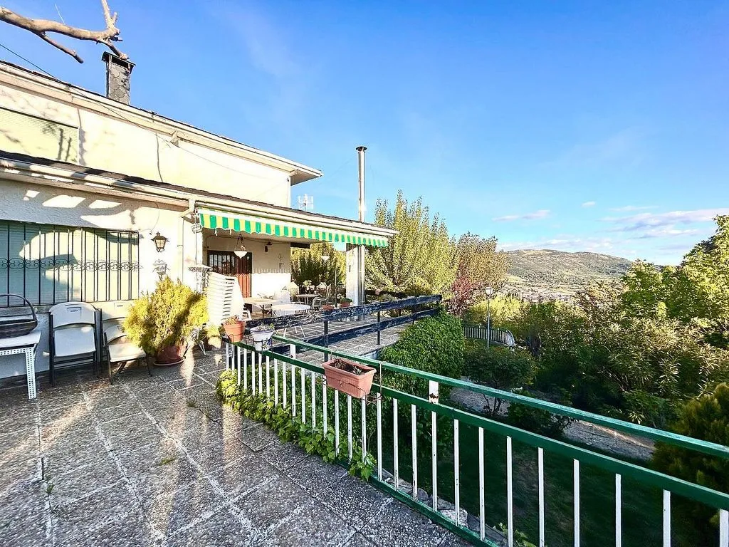 Terrass - Chalet with Pool in Robledo de Chavela