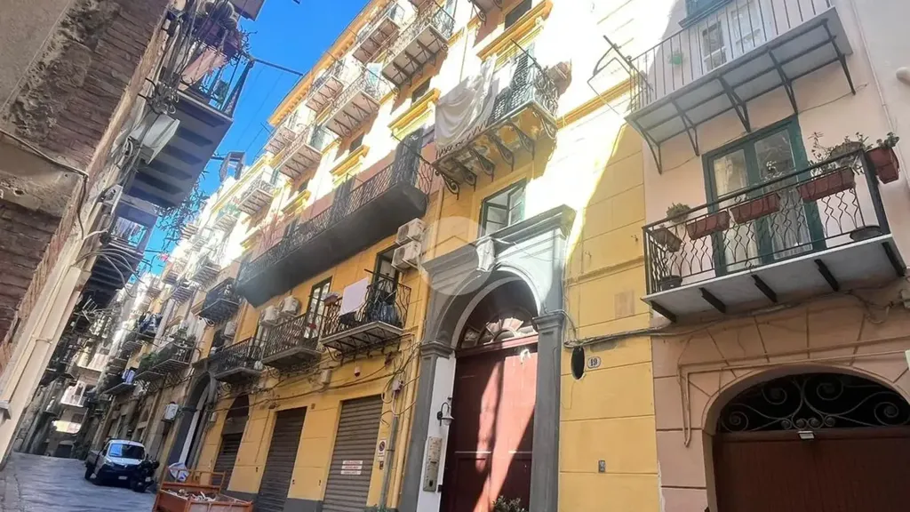 Esterno - Triplex with Balcony in Palermo Centre