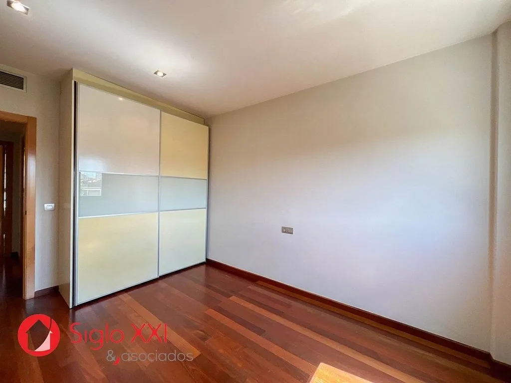 Magamistoad - Terraced House with Balcony in La Vila-Darremur