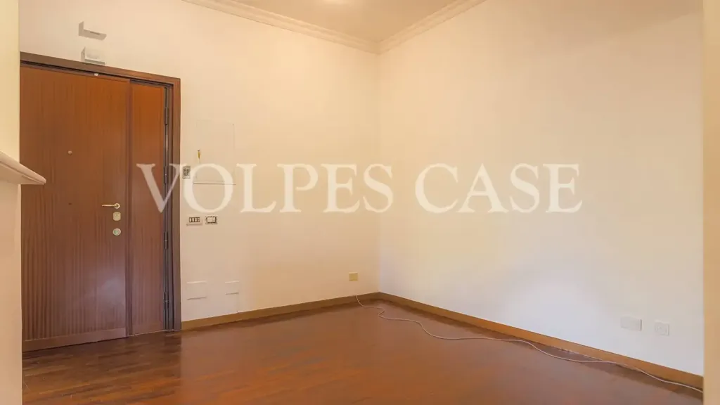 Entrée - Partially Furnished Flat with Balcony in Rome