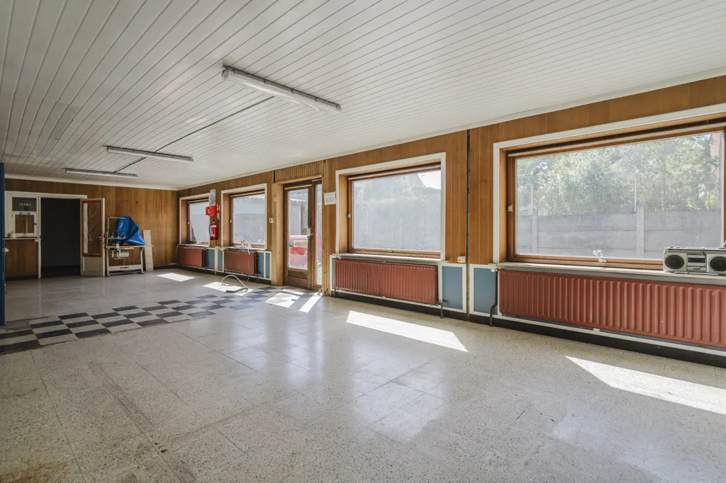 Pièces - Bâtiment Commercial avec Appartement Loué à Wevelgem