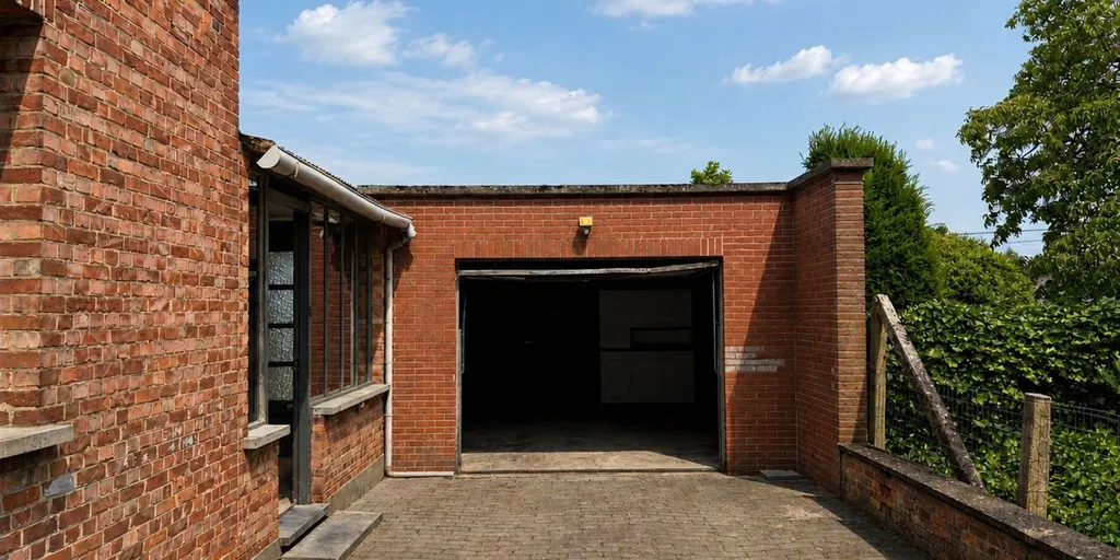 Garage - Renovated House with Large Garden in Putte