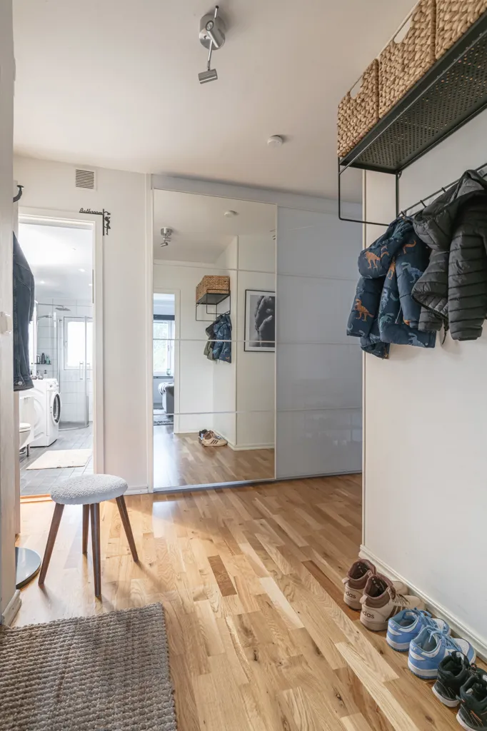 Entrée - Renovated Apartment with Balcony on Frontgatan