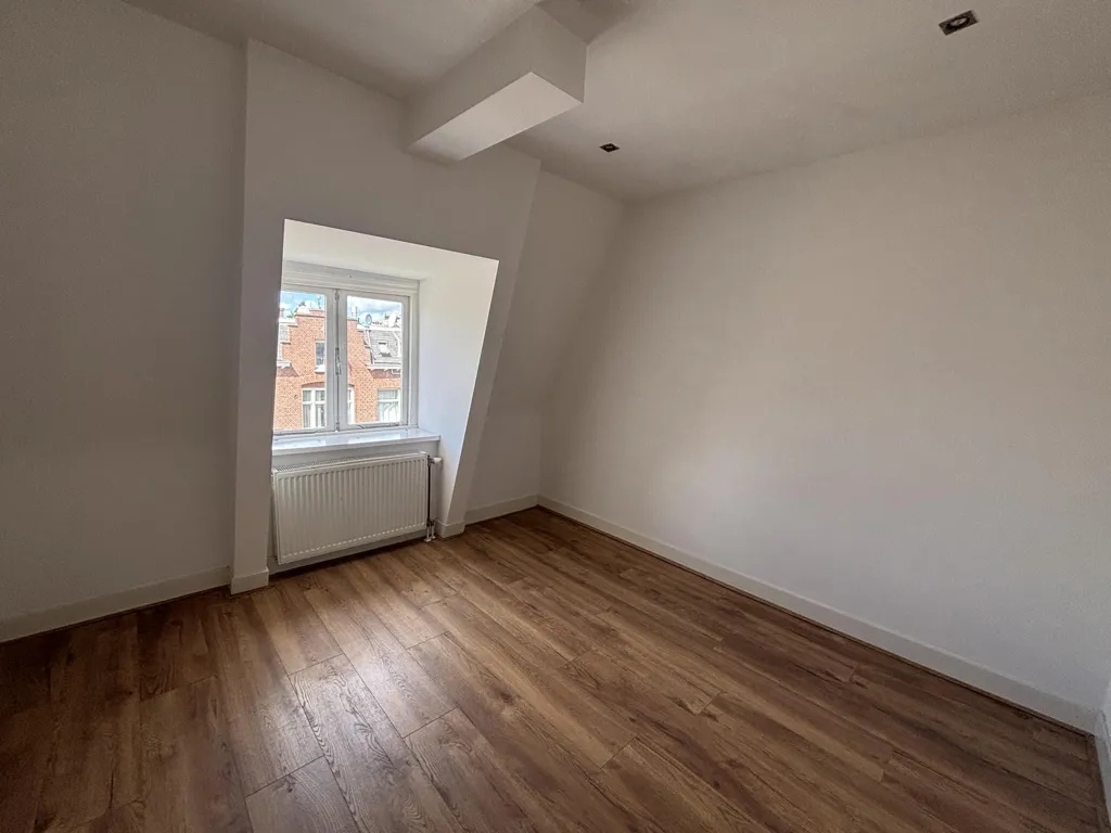 Pièces - Apartment with Two Terraces in De Baarsjes