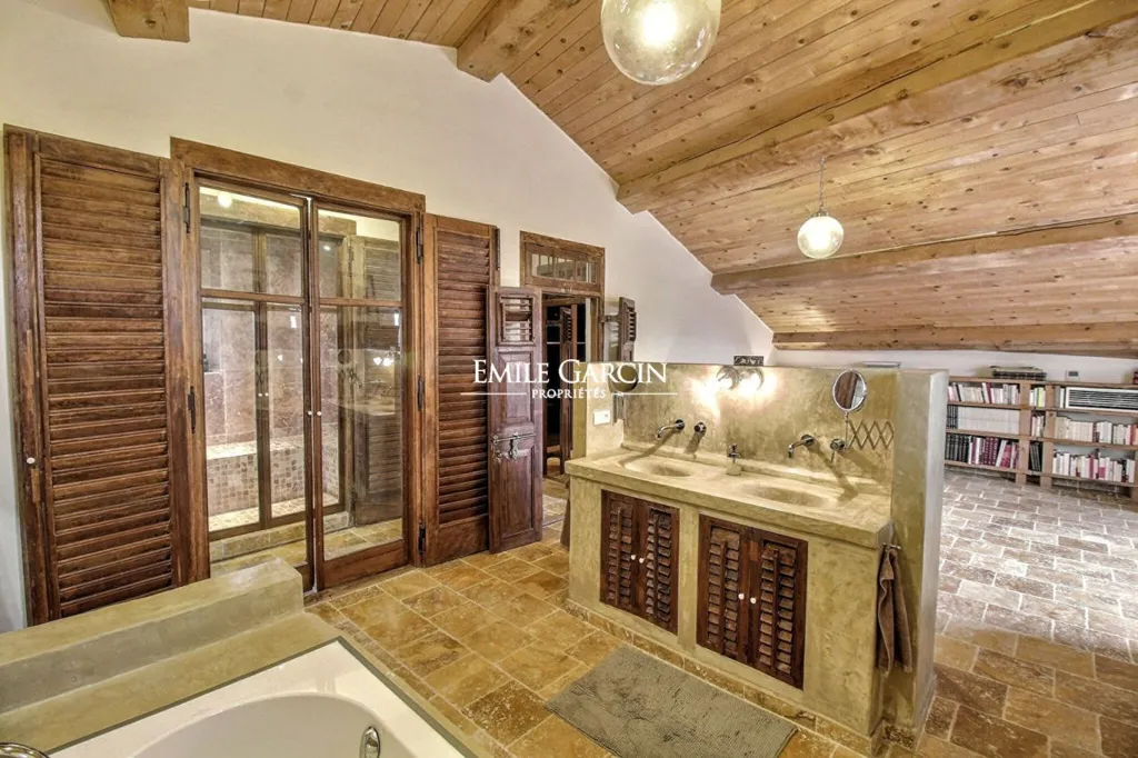 Vannitoad - Rustic Mas with Pool in Provence