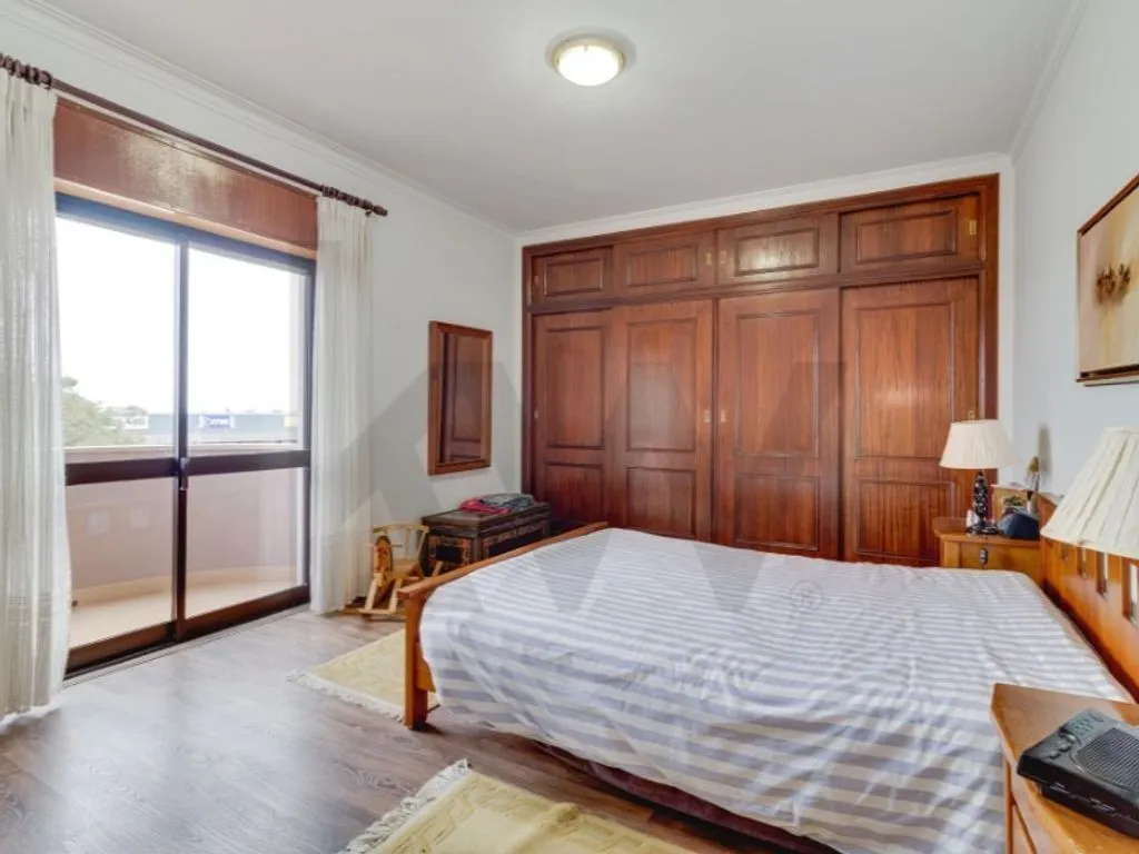 Magamistoad - Luxury Apartment with Multiple Balconies in Alverca