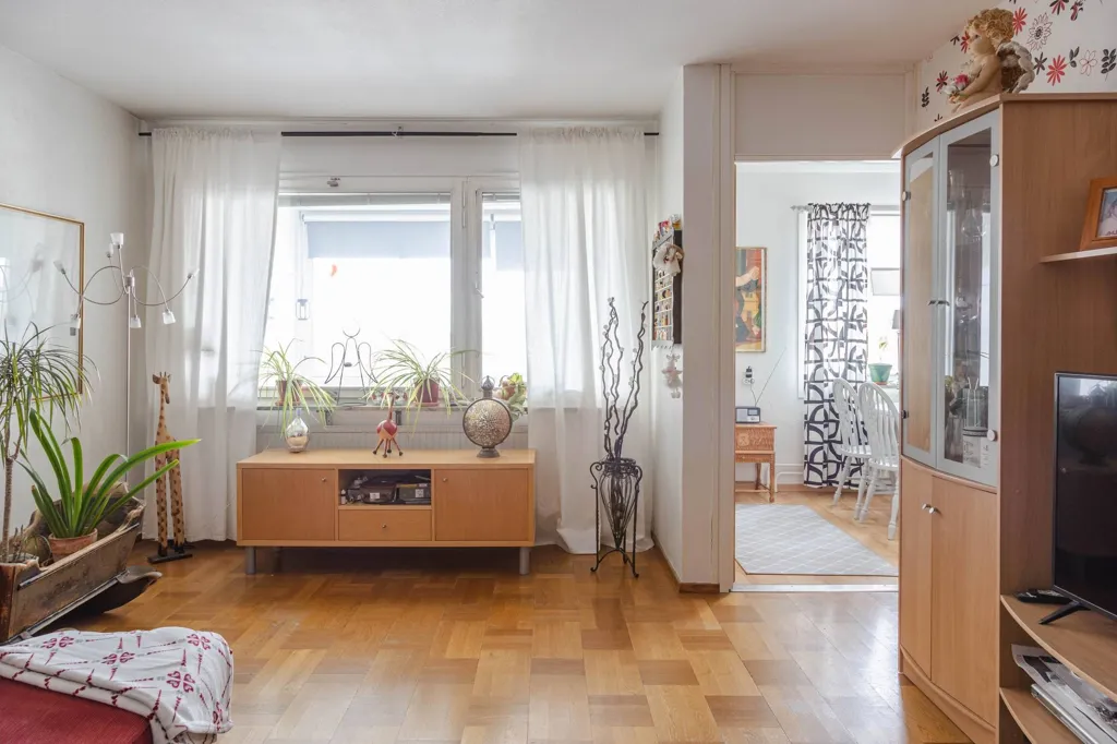 Elutuba - Apartment with Balcony and Forest View in Eskilstuna