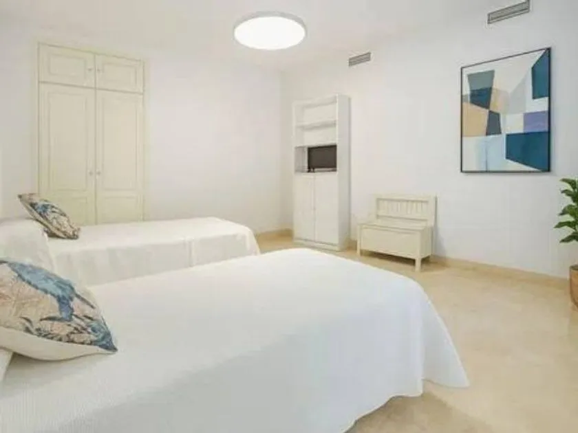 Magamistoad - 3-Bed Apartment with Terrace in Sotogrande