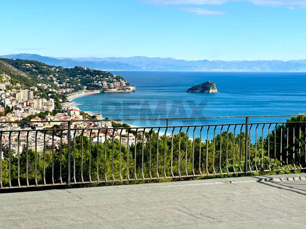 Terrass - Panoramic Apartment with Sea View in Noli