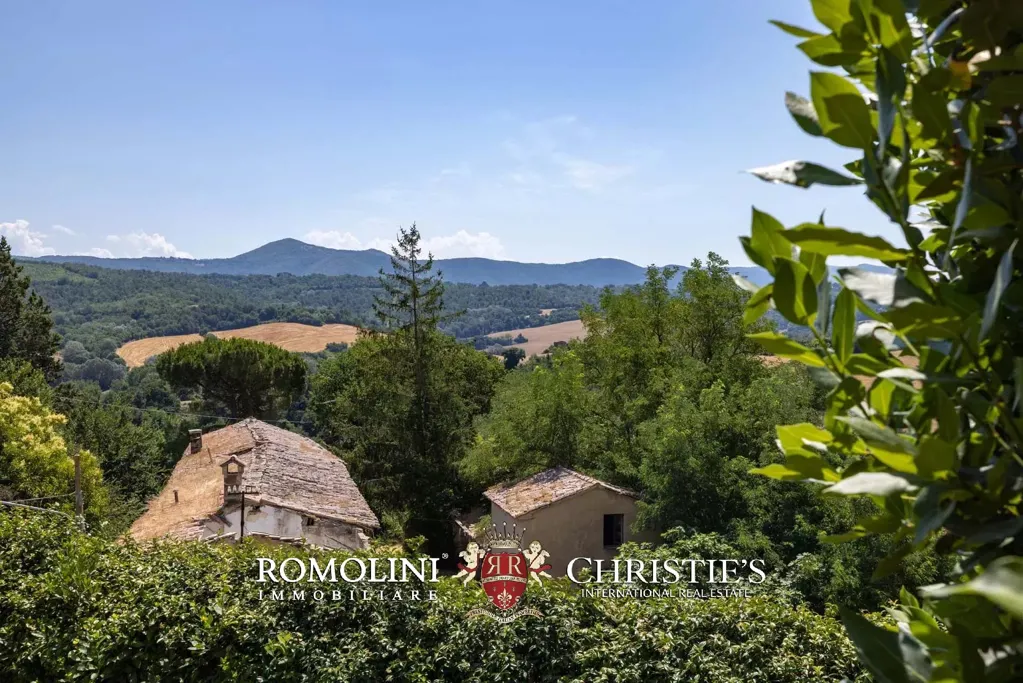 Aed - Historic Estate with Castle in Umbria