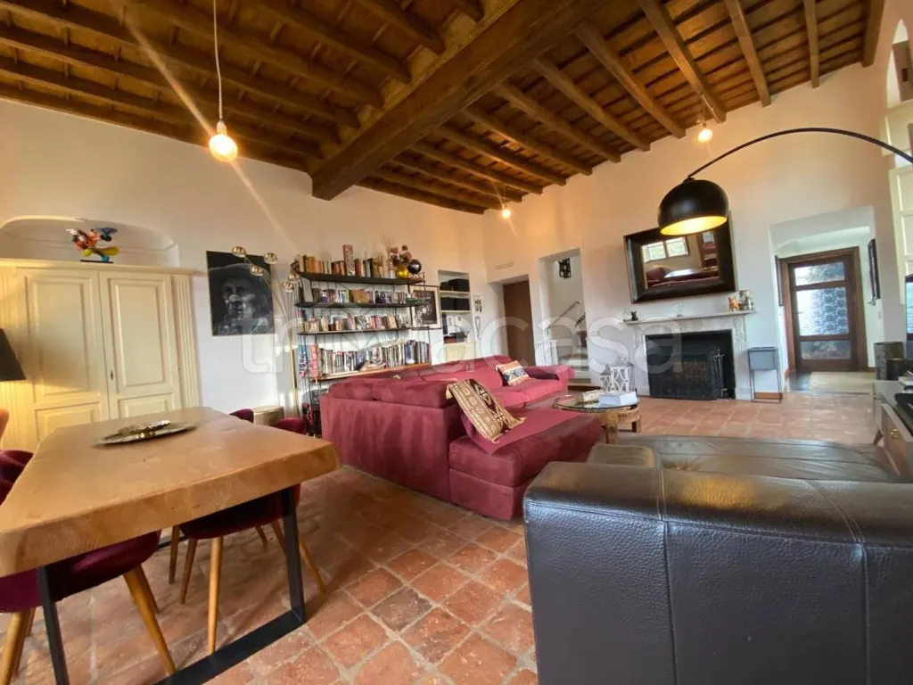 Living Room - Rustic Villa-Style Apartment with Garden in Moncalieri