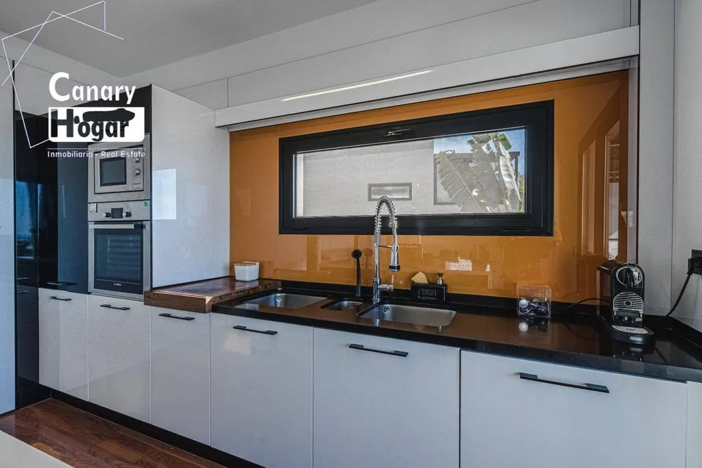 Cuisine - Luxury Villa with Ocean Views in Adeje