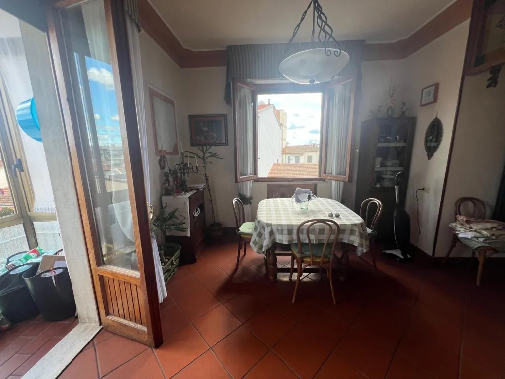 Söögituba - Quadrilocale with Terrace in Empoli