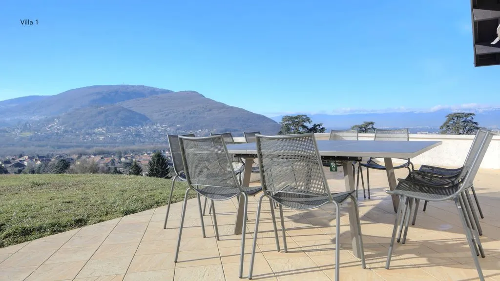 Terrazza - Luxury Villa with Panoramic Views in Vétraz-Monthoux