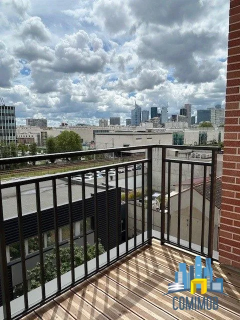 Rõdu - Modern Apartment with Balcony in Courbevoie