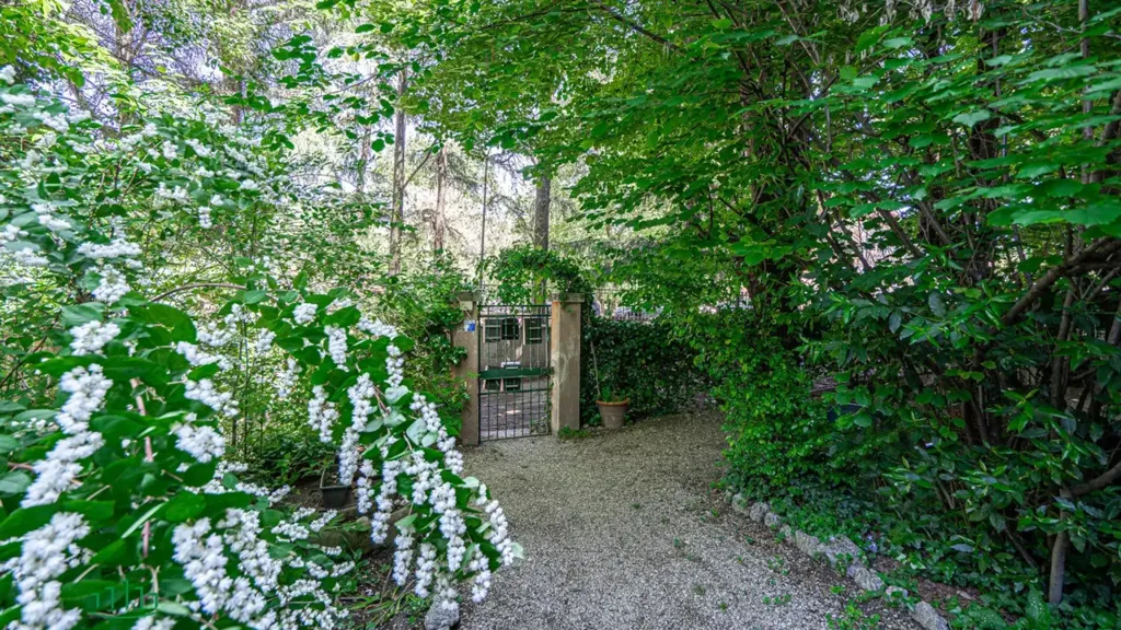 Jardin - Armed Bilocale with Private Patio in Bologna