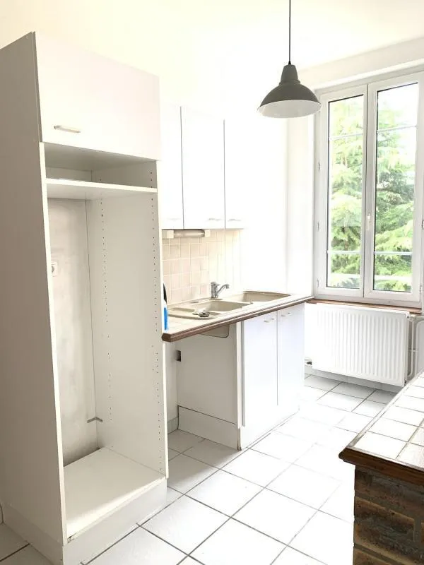 Cuisine - Appartement Duplex avec Parking à Proximité du Centre-ville