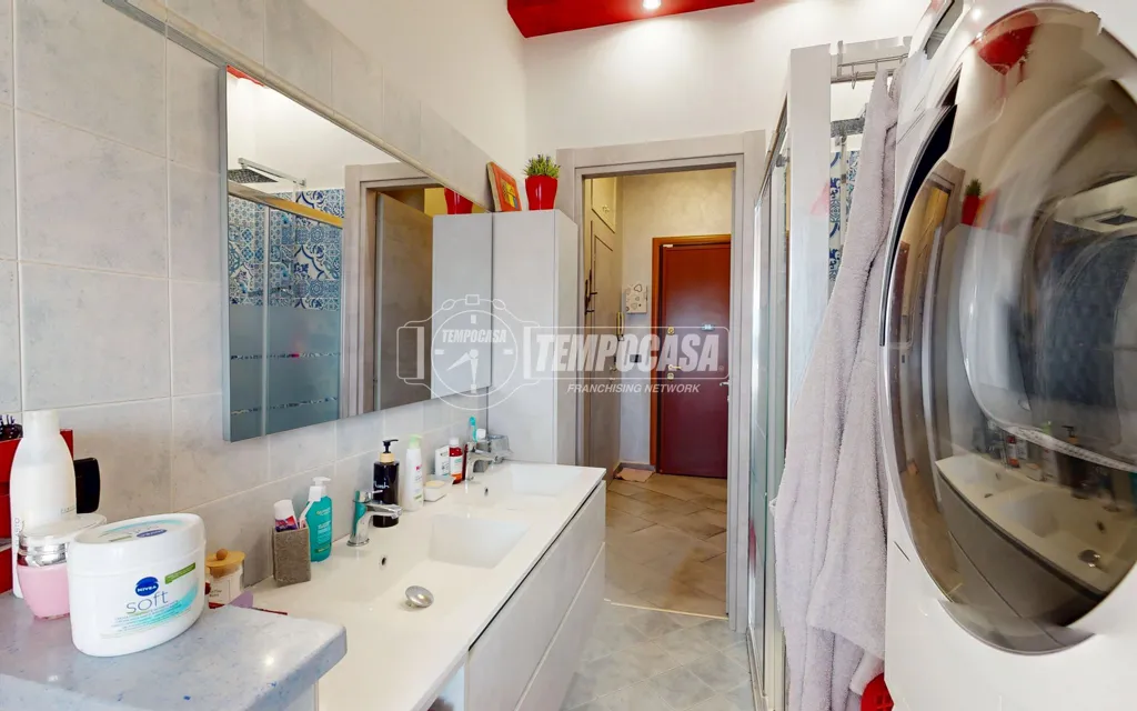 Salles de bain - Rear-Converted Apartment with Balcony in Turin