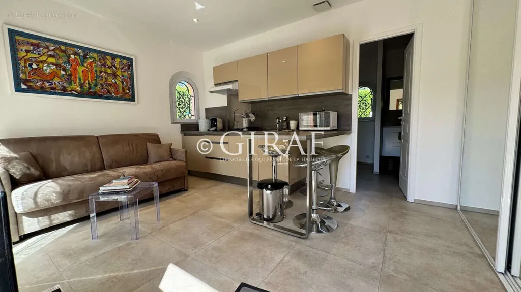 Köök - Mediterranean Villa with Pool in Residenial Area