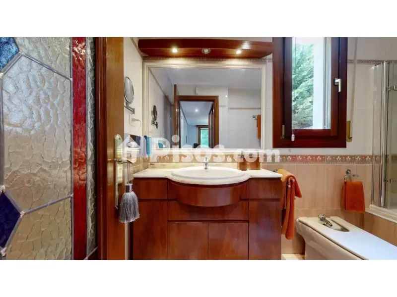 Bathrooms - Independent Villa with Private Pool in Gueñes