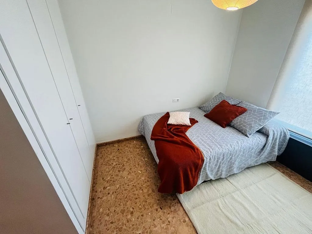 Bedrooms - Student-Friendly Flat with Balcony in Moncada
