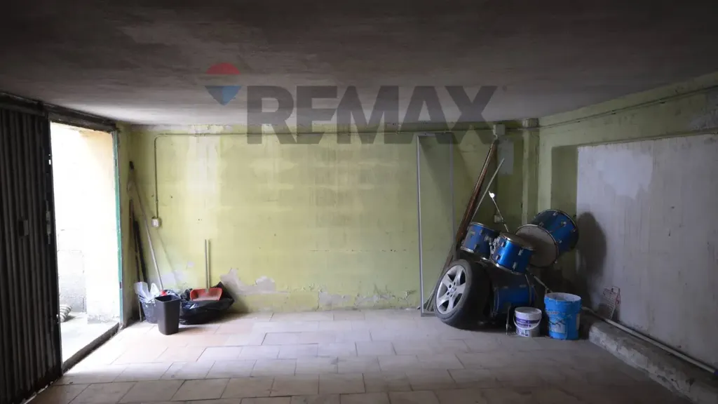 Garage - Independent House with Balcony in Carcare